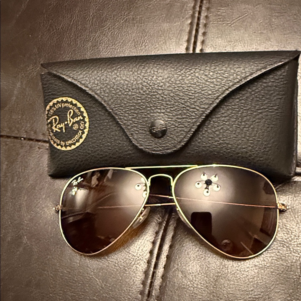 Ray-Ban Gold Frame Aviator Sunglasses with Black Case $ - Picture 4 of 7